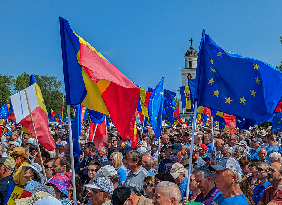 FRA dalyvaus žmogaus teisių komisaro romų ataskaitos pristatyme