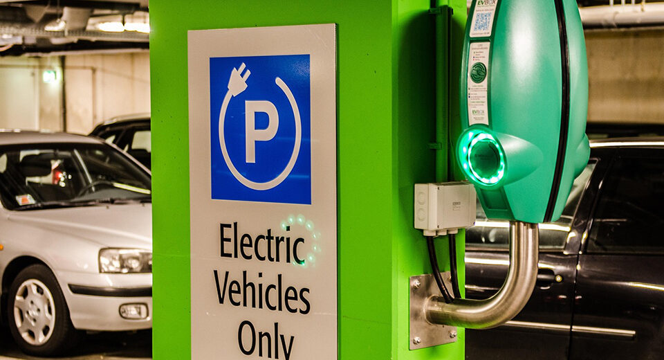 Tobulesnė galios elektronika ateities elektromobiliams