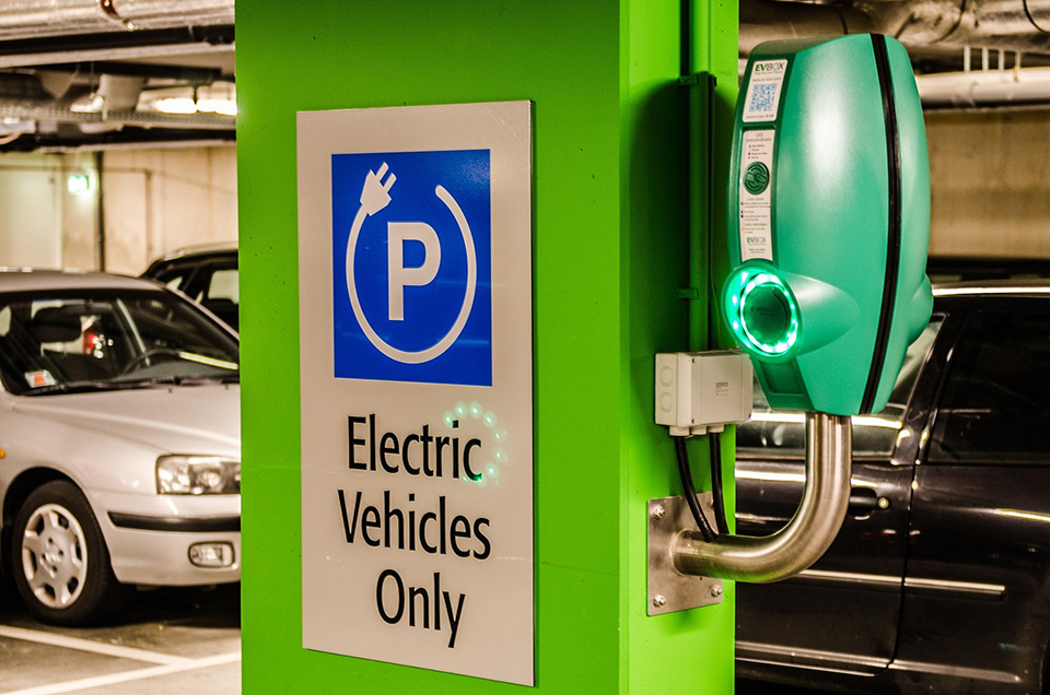 Tobulesnė galios elektronika ateities elektromobiliams