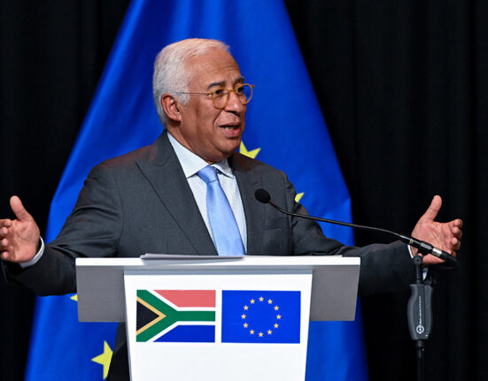 António Costos pastabos spaudos konferencijoje po lyderių susitikimo su Ursula von der Leyen ir Pietų Afrikos prezidentu Cyrilu Ramaphosa