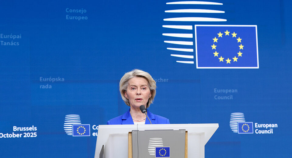 ES pasiekė preliminarų susitarimą dėl visiško rusiško iškastinio kuro atsisakymo: von der Leyen vadina šią dieną istorine