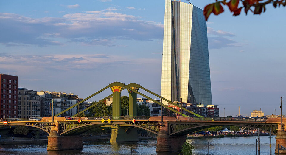ECB: ką tai reiškia gyventojams – atlyginimai, pinigai, prekyba ir bankų stabilumas