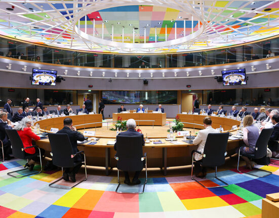 Europos Vadovų Taryba sutaria dėl 90 mlrd. eurų paskolos Ukrainai ir tolesnės paramos