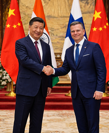 Kinijos prezidentas Xi Jinpingas signalizuoja gilesnius ryšius su Suomija per premjero vizitą