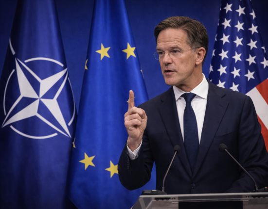 NATO vadovas perspėja: Europa be JAV apsiginti nepajėgi