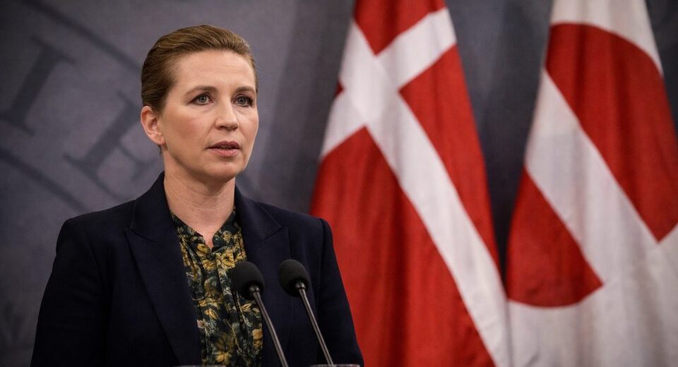 Danija skelbia pirmalaikius rinkimus JAV ir Grenlandijos ginčo fone