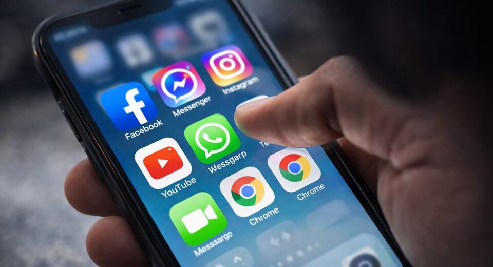 Europa ruošiasi riboti socialinių tinklų naudojimą vaikams