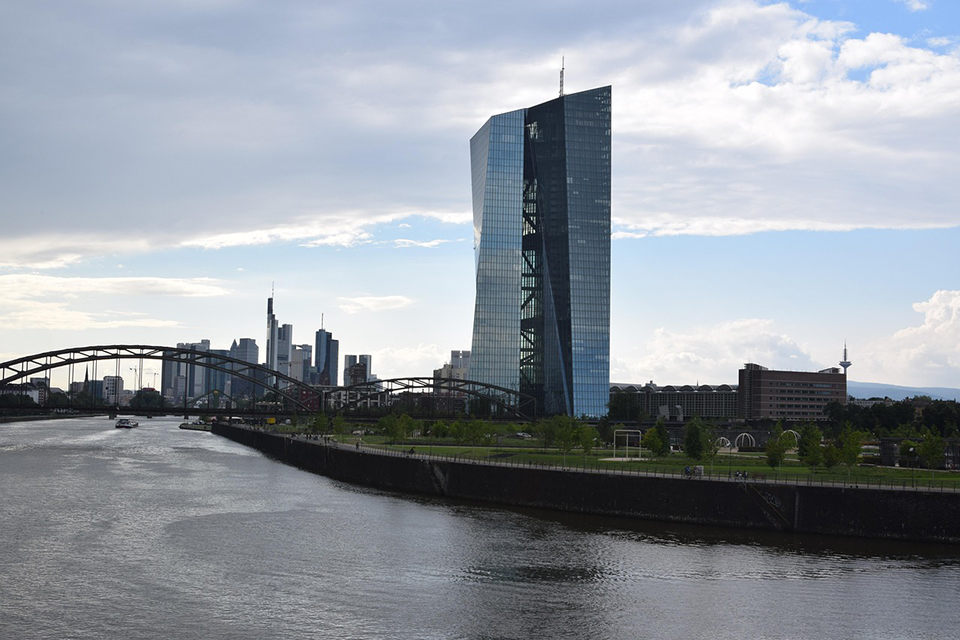 ECB: geoeokonominės fragmentacijos iššūkiai ir išplėsta euro likvidumo priemonė centriniams bankams