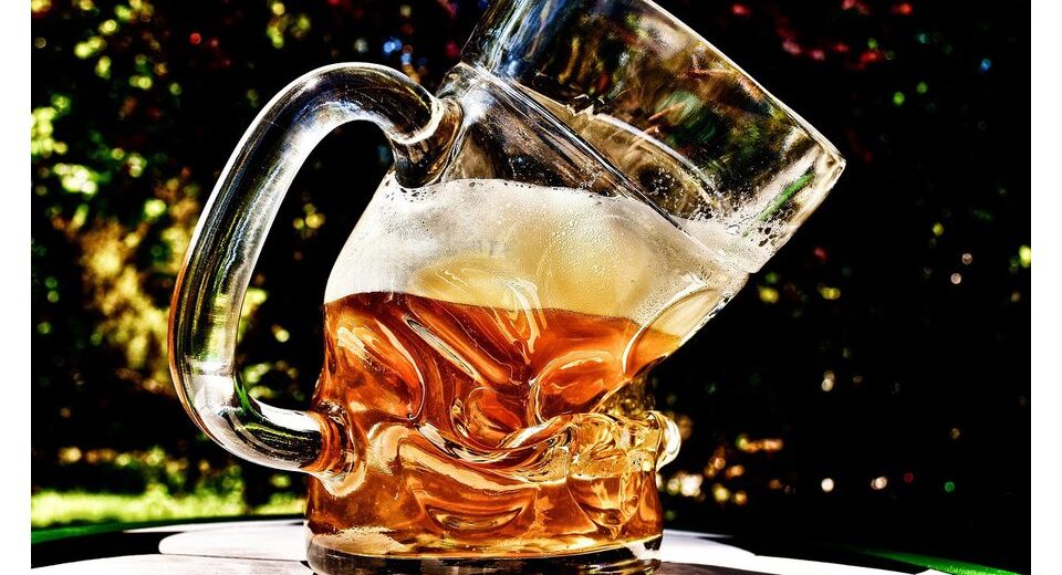 „Heineken“ planuoja atleisti 6 000 darbuotojų – mažėja alaus paklausa