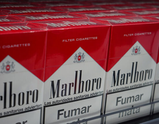 Penkių šalių operacijoje smogta iš Jungtinės Karalystės veikusiai cigarečių kontrabandos grupuotei