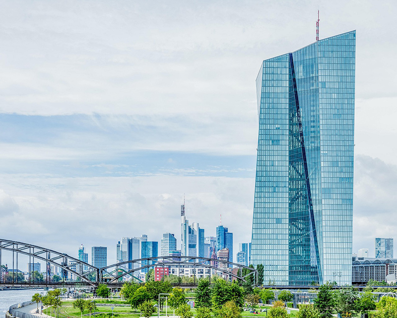 ECB: energijos kainų šokai kelia naujų rizikų infliacijai ir augimui