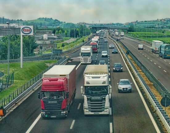 ES Taryba siekia aiškesnių kelių rinkliavų taisyklių sunkiasvoriams sunkvežimiams