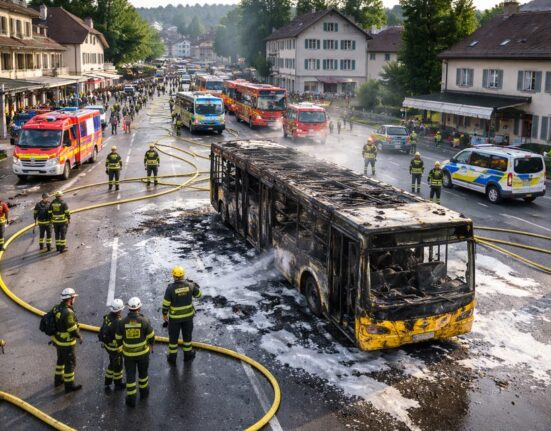 Šveicarijoje užsidegus autobusui žuvo mažiausiai šeši žmonės