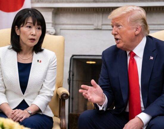 Trumpo pastaba apie Perl Harborą aptemdė Japonijos premjerės vizitą Vašingtone