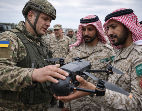 Title: Ukraina ir Saudo Arabija sudarė gynybos susitarimą dėl dronų grėsmės