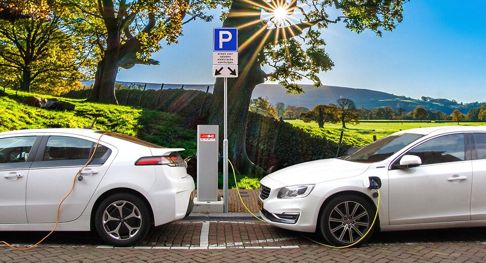 Regionų lyderiai ragina užtikrinti sąžiningą automobilių sektoriaus transformaciją ES