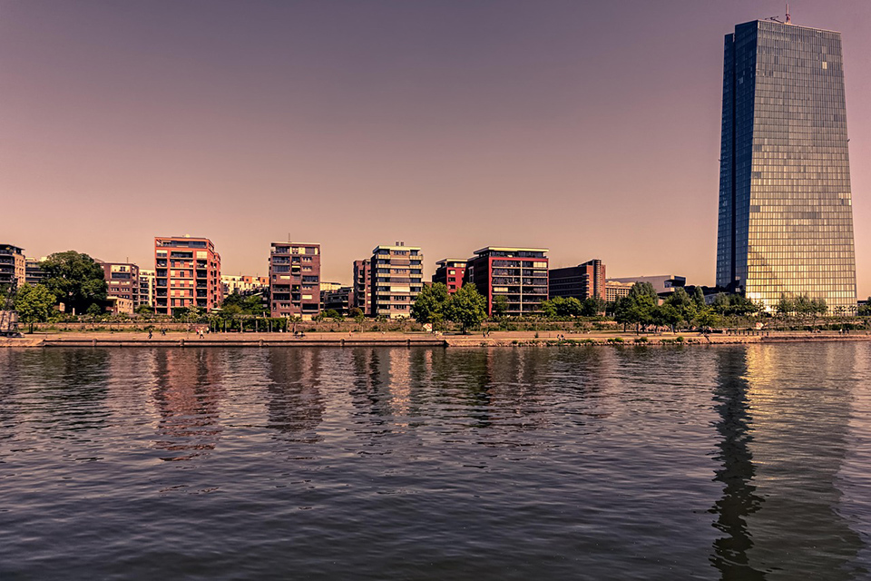 ECB: kas vyksta su pinigais, bankais ir kainomis Europoje – paprastai