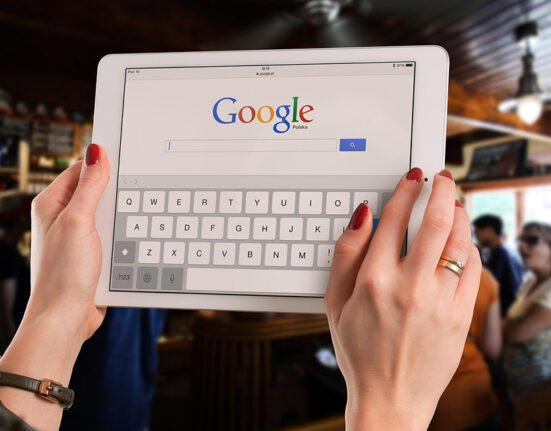 EK siūlo įpareigoti „Google“ dalintis paieškos duomenimis su konkurentais