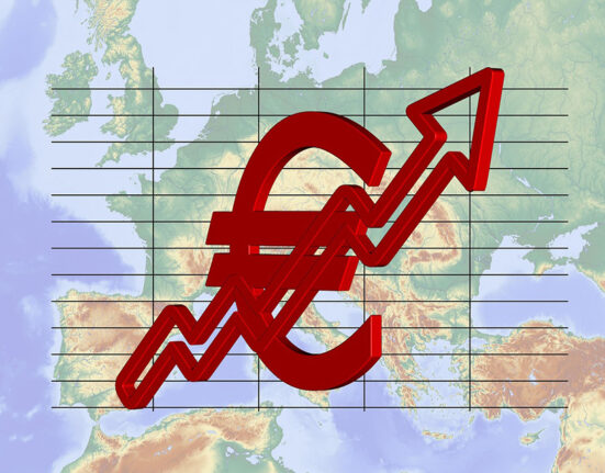 ECB: pasaulio ekonomika susiduria su augančiais geopolitiniais ir energetiniais iššūkiais