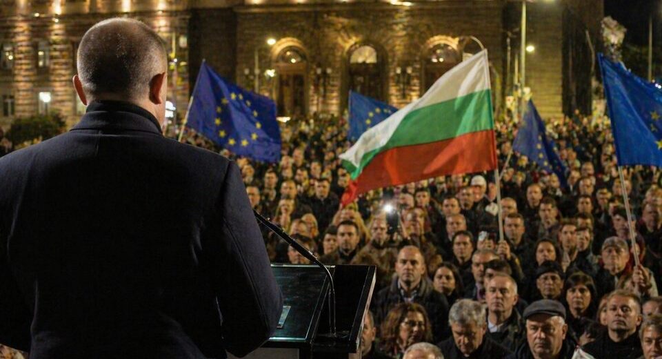 Bulgarijoje rinkimus laimi Radevo koalicija – siekiama politinio stabilumo