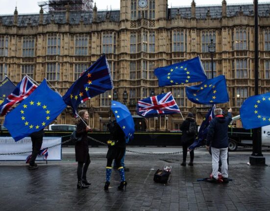 Buvęs „Brexit“ vadovas: Jungtinė Karalystė turėtų svarstyti sugrįžimą į ES