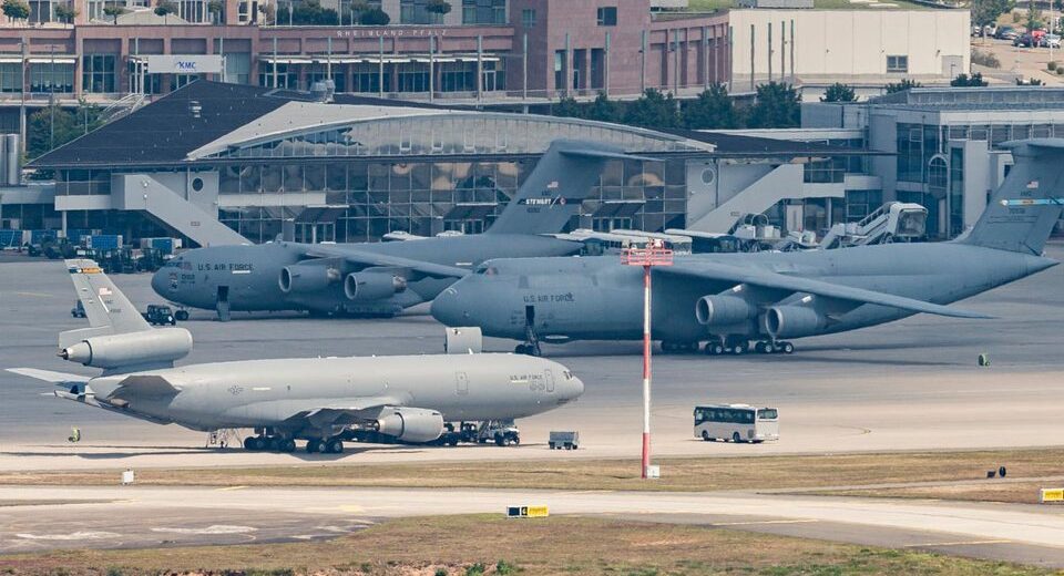 D. Trumpas svarsto mažinti JAV karių skaičių Vokietijoje – didėja įtampa su NATO sąjungininkais