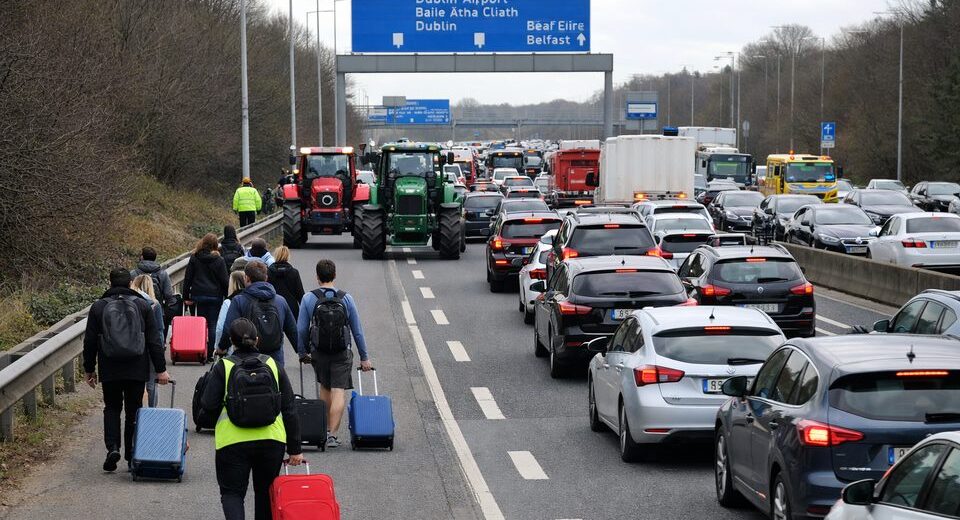 Dublino oro uostas perspėja keleivius dėl trikdžių vykstant kuro protestams Airijoje