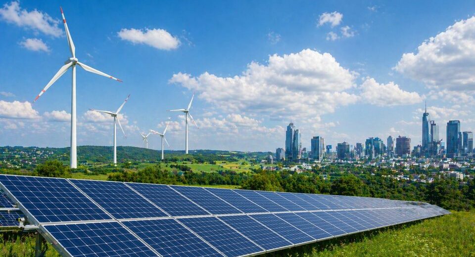 ES planuoja mažinti elektros mokesčius – siekia apsaugoti gyventojus nuo energetikos krizės