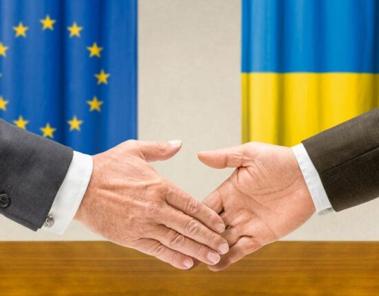 ES siūlo Ukrainai „išankstines“ narystės naudas, kol pilnas įstojimas atidedamas
