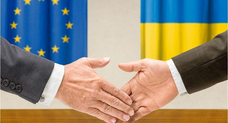 ES siūlo Ukrainai „išankstines“ narystės naudas, kol pilnas įstojimas atidedamas