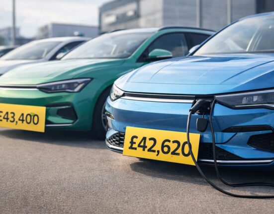 Elektromobiliai Jungtinėje Karalystėje pirmą kartą tapo pigesni už benzininius automobilius