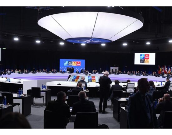 Europa gina Ispaniją po JAV grasinimų – NATO vienybė atsidūrė spaudime