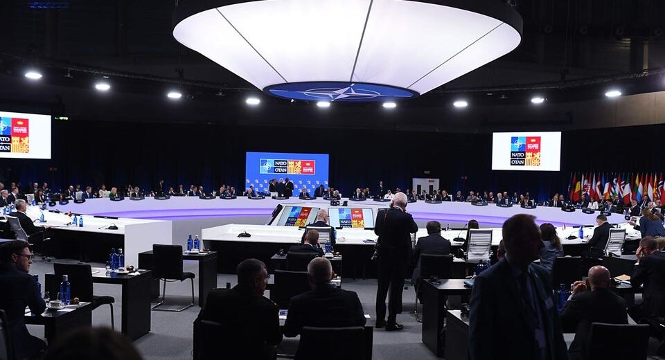 Europa gina Ispaniją po JAV grasinimų – NATO vienybė atsidūrė spaudime
