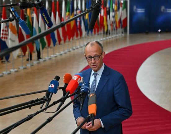 Friedrichas Merzas: Iranas „žemina“ JAV kare, Vašingtonas neturi aiškios strategijos
