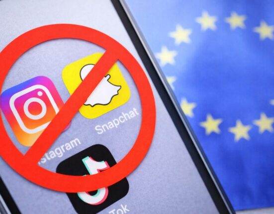 Graikija planuoja uždrausti socialinius tinklus vaikams iki 15 metų