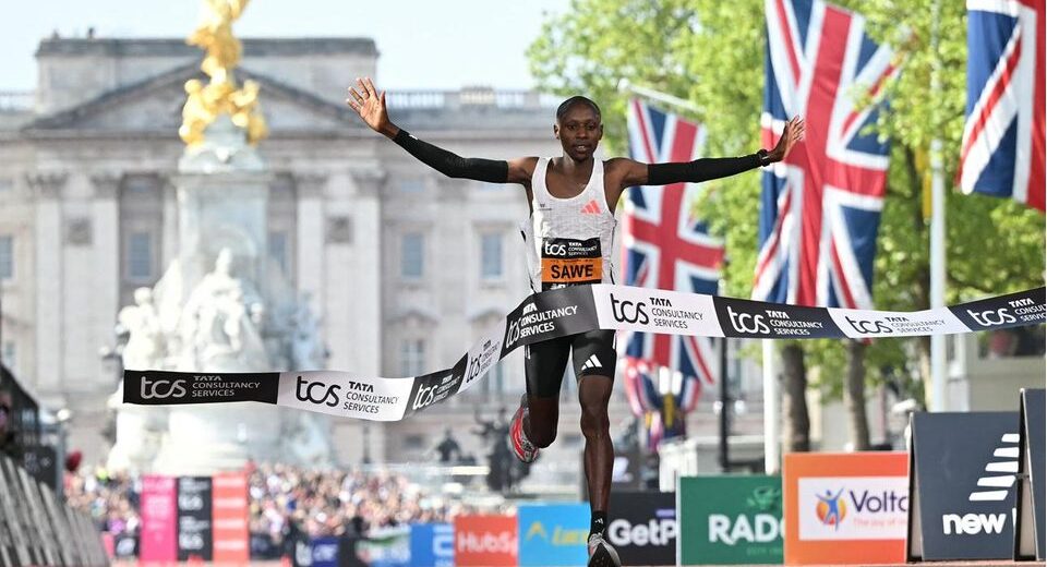 Istorinis momentas: Sebastianas Sawe pirmasis oficialiai įveikė maratoną greičiau nei per 2 valandas