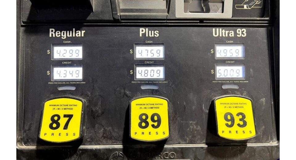 JAV benzino kainos šoktelėjo iki 4,23 dolerio dėl įtampos Hormūzo sąsiauryje