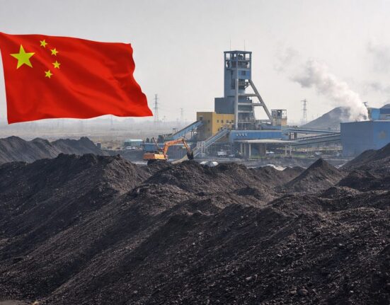 Kinijos anglies sektorius atgyja dėl Irano karo sukeltos energetikos krizės