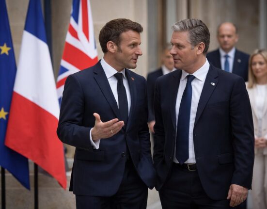 Macronas ir Starmeris telkia sąjungininkus dėl Hormūzo sąsiaurio saugumo