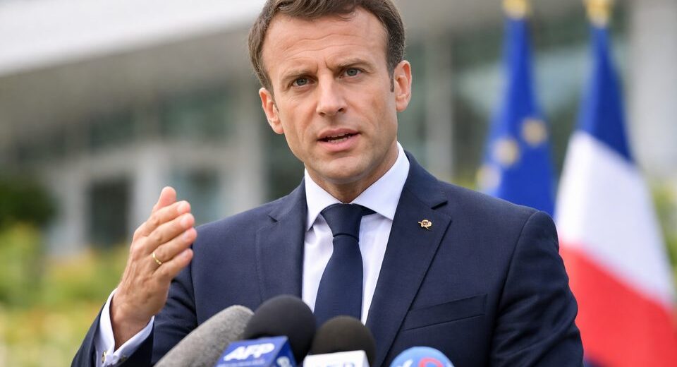 Macronas kritikuoja Trumpo pareiškimus dėl NATO: „Turime būti rimti“