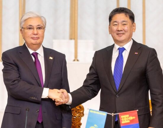 Mongolija stiprina ryšius su Kazachstanu, siekdama išlaikyti balansą tarp Kinijos ir Rusijos