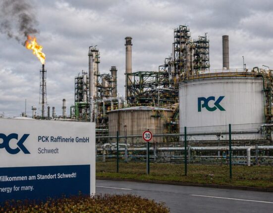 Rusija stabdo Kazachstano naftos tiekimą į Vokietiją – grėsmė Berlyno energijos tiekimui
