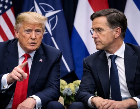 Trumpas kritikuoja NATO ir atnaujina grasinimus dėl Grenlandijos