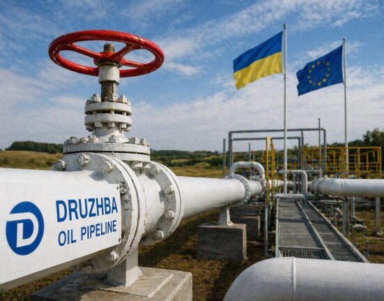 Ukraina atnaujino naftos tiekimą per „Druzhba“ – ES ruošiasi patvirtinti 90 mlrd. eurų paskolą
