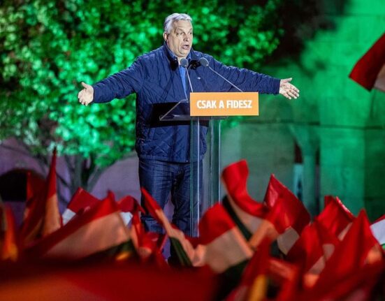 Viktoras Orbánas atsisako parlamento mandato po pralaimėtų rinkimų Vengrijoje