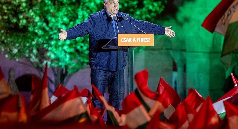 Viktoras Orbánas atsisako parlamento mandato po pralaimėtų rinkimų Vengrijoje