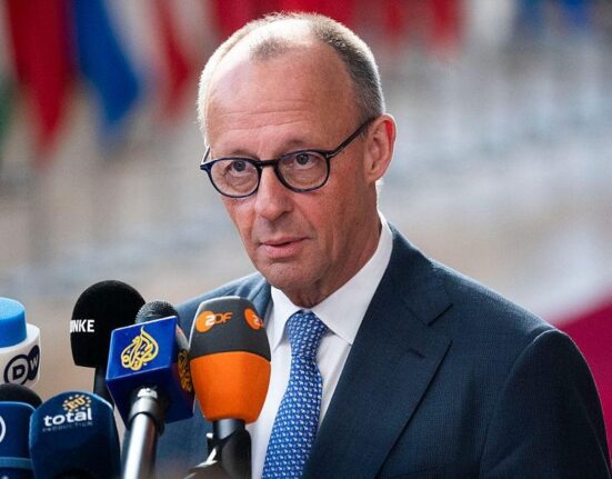 Vokietijos kancleris Friedrichas Merzas kritikuoja Donaldo Trumpo politiką ir įspėja dėl pasekmių Europos ekonomikai