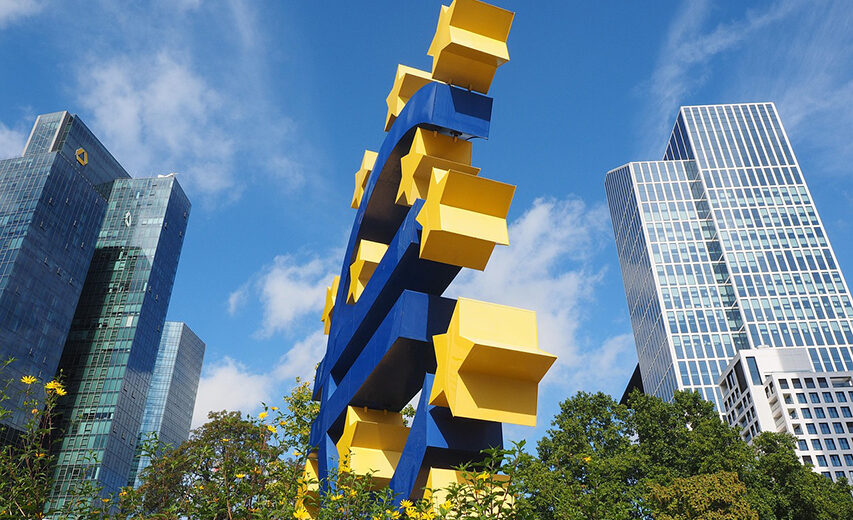 ECB: euro zonos finansų sistema tampa atsparesnė, tačiau investicijoms Europoje vis dar trukdo rinkų susiskaidymas