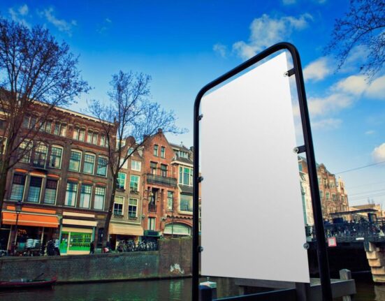 Amsterdamas uždraudė mėsos ir iškastinio kuro reklamą viešose erdvėse