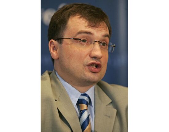 Ieškomas buvęs Lenkijos ministras Ziobro patvirtino pabėgęs į JAV